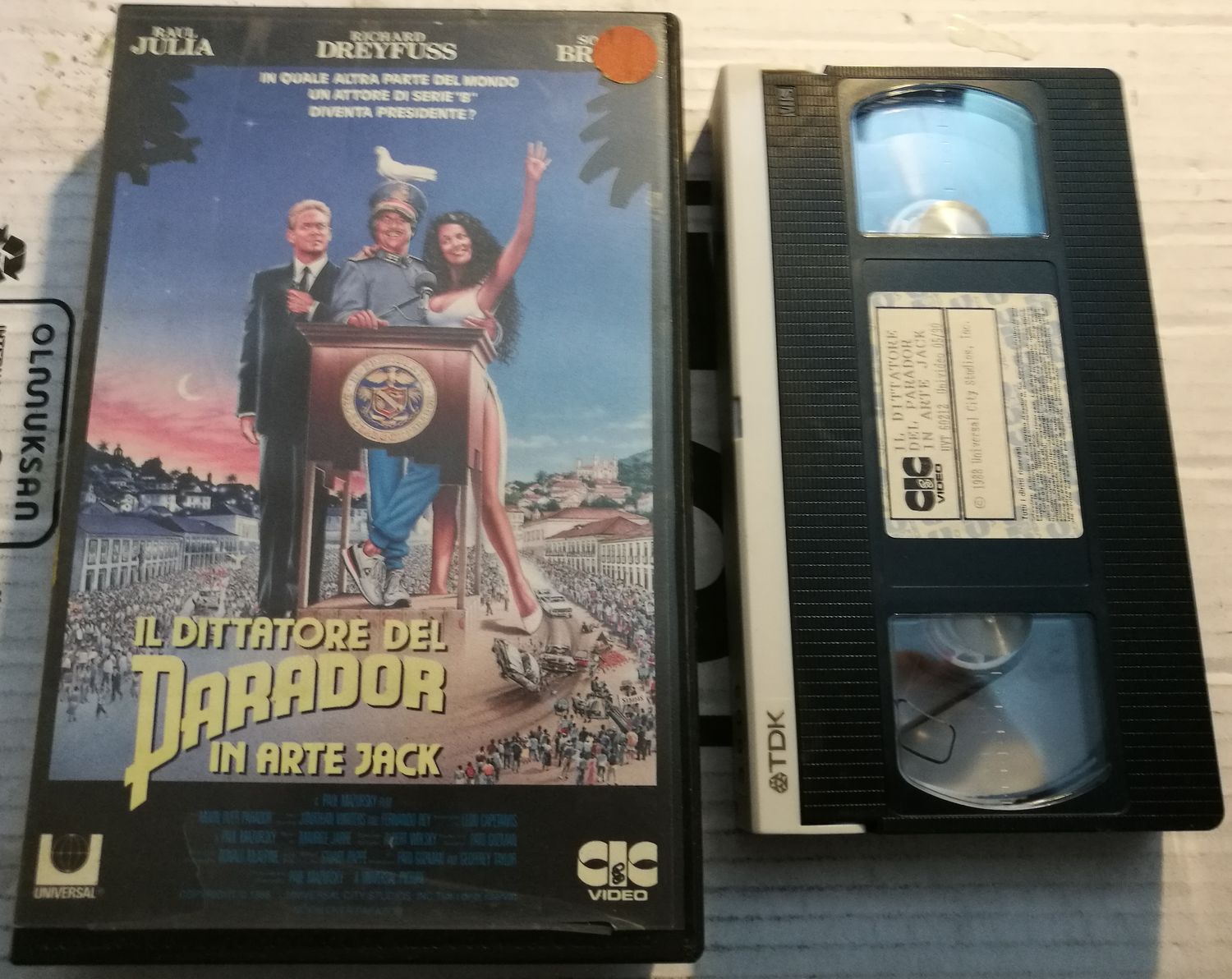 TeknoFilm - VHS – IL DITTATORE DEL PARADOR IN ARTE JACK di Paul Mazursky (1988) - CIC (INEDITO IN DVD) TeknoFilm - VHS – IL DITTATORE DEL PARADOR IN ARTE JACK di Paul Mazursky (1988) - CIC (INEDITO IN DVD)