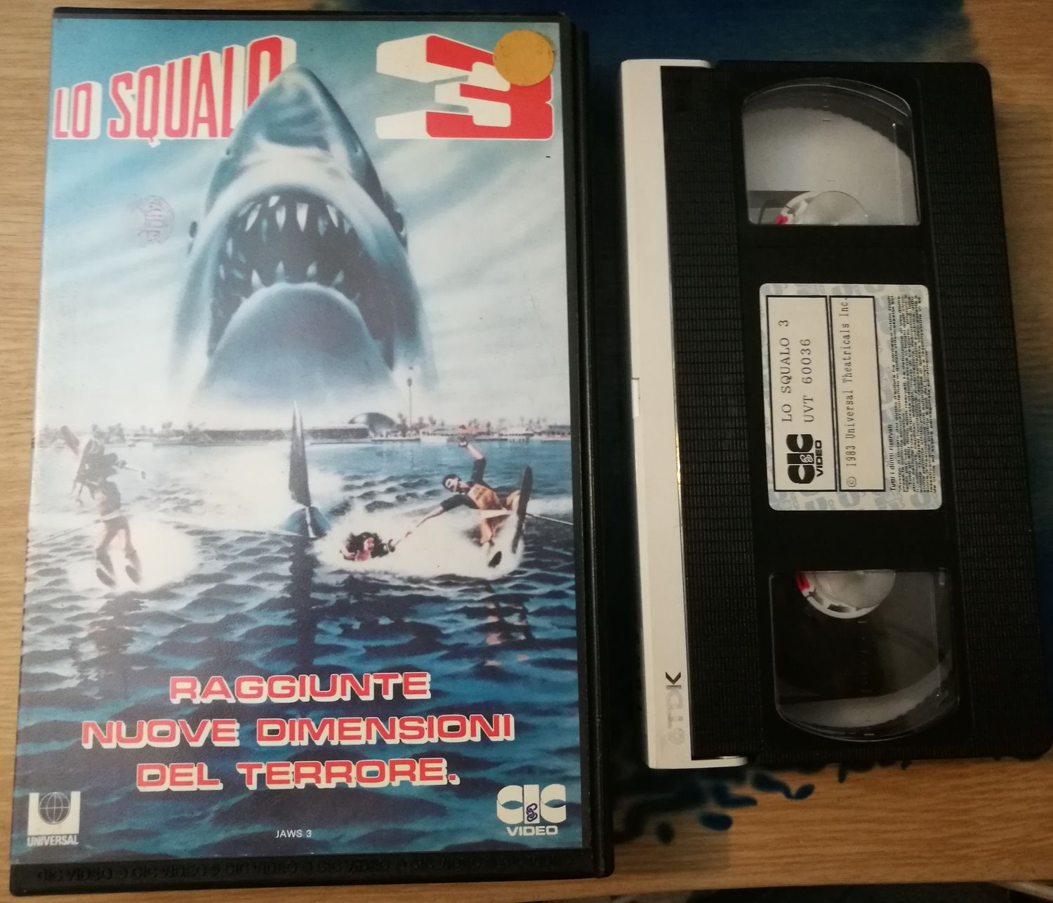 TeknoFilm - VHS – LO SQUALO 3 di Joe Alves (1983) - CIC TeknoFilm - VHS – LO SQUALO 3 di Joe Alves (1983) - CIC