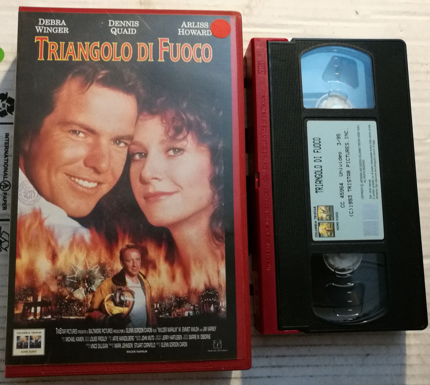 TeknoFilm - VHS – TRIANGOLO DI FUOCO di Glenn Gordon Caron (1993) - COLUMBIA TRISTAR (INEDITO IN DVD) TeknoFilm - VHS – TRIANGOLO DI FUOCO di Glenn Gordon Caron (1993) - COLUMBIA TRISTAR (INEDITO IN DVD)