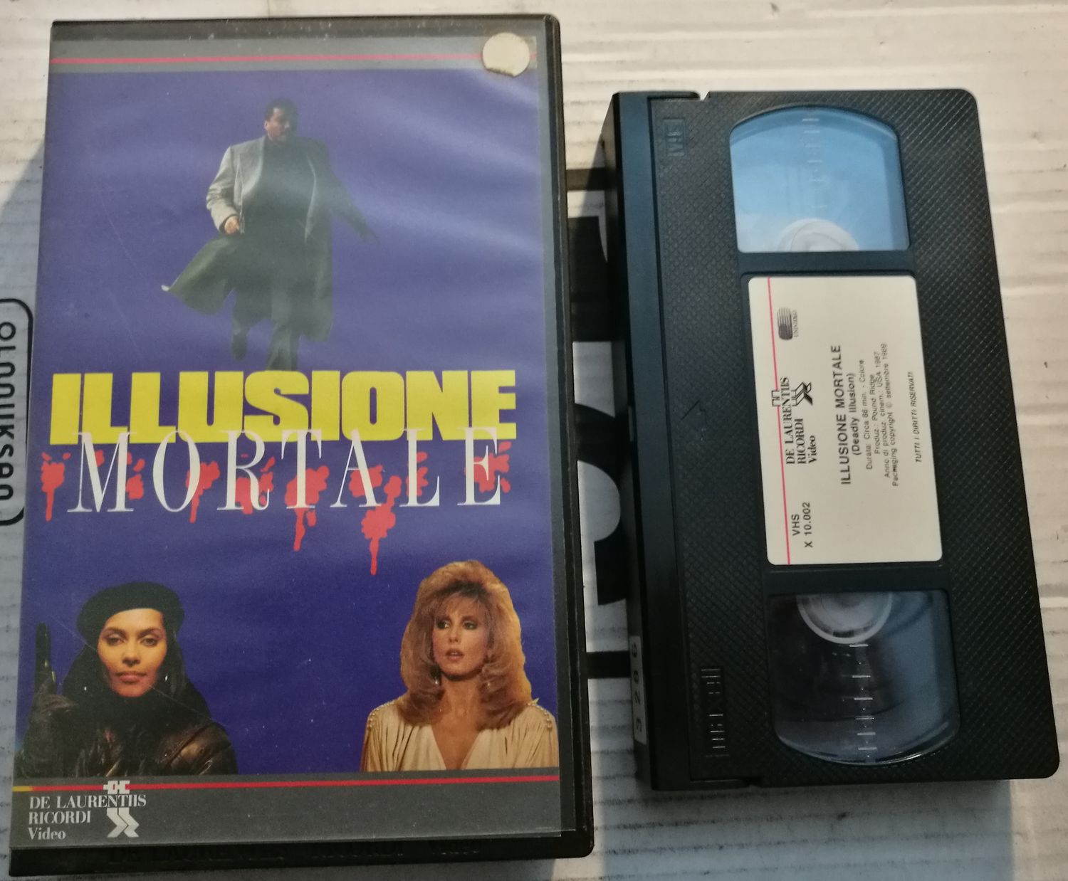 TeknoFilm - VHS – ILLUSIONE MORTALE di William Tannen e Larry Cohen (1987) - DeLaurentis/RICORDI (INEDITO IN DVD) TeknoFilm - VHS – ILLUSIONE MORTALE di William Tannen e Larry Cohen (1987) - DeLaurentis/RICORDI (INEDITO IN DVD)