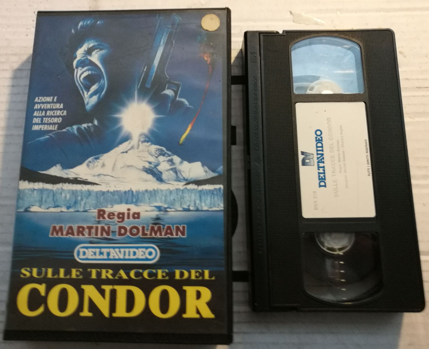 TeknoFilm - VHS – SULLE TRACCE DEL CONDOR di Sergio Martino (1990) - DeLaurentis/RICORDI (INEDITO IN DVD) TeknoFilm - VHS – SULLE TRACCE DEL CONDOR di Sergio Martino (1990) - DeLaurentis/RICORDI (INEDITO IN DVD)