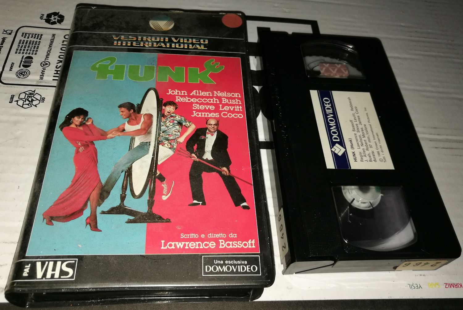 TeknoFilm - VHS – HUNK di Lawrence Bassoff (1987) - DOMOVIDEO (INEDITO IN DVD) TeknoFilm - VHS – HUNK di Lawrence Bassoff (1987) - DOMOVIDEO (INEDITO IN DVD)
