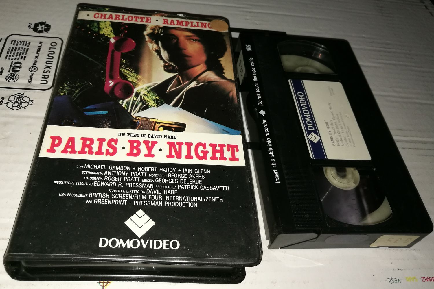TeknoFilm - VHS – PARIS BY NIGHT di David Hare (1988) - DOMOVIDEO (INEDITO IN DVD) TeknoFilm - VHS – PARIS BY NIGHT di David Hare (1988) - DOMOVIDEO (INEDITO IN DVD)