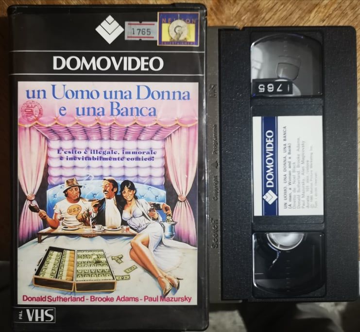 TeknoFilm - VHS – UN UOMO UNA DONNA E UNA BANCA di Noel Black (1979) - DOMOVIDEO (INEDITO IN DVD) TeknoFilm - VHS – UN UOMO UNA DONNA E UNA BANCA di Noel Black (1979) - DOMOVIDEO (INEDITO IN DVD)