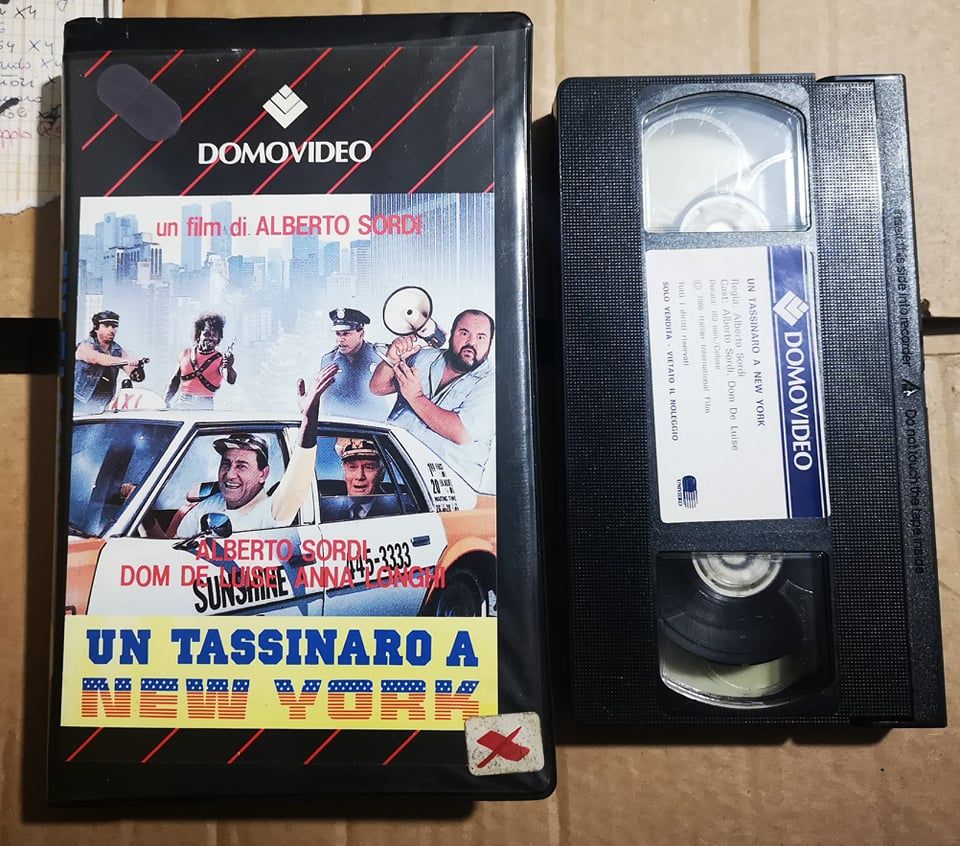 TeknoFilm - VHS – UN TASSINARO A NEW YORK di Alberto Sordi (1987) - DOMOVIDEO TeknoFilm - VHS – UN TASSINARO A NEW YORK di Alberto Sordi (1987) - DOMOVIDEO