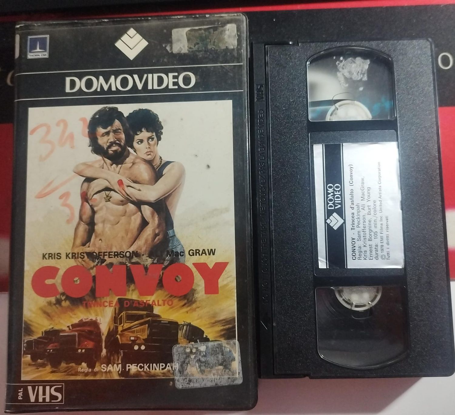 TeknoFilm - VHS – CONVOY - TRINCEA D'ASFALTO di Sam Peckinpah (1978) - DOMOVIDEO TeknoFilm - VHS – CONVOY - TRINCEA D'ASFALTO di Sam Peckinpah (1978) - DOMOVIDEO
