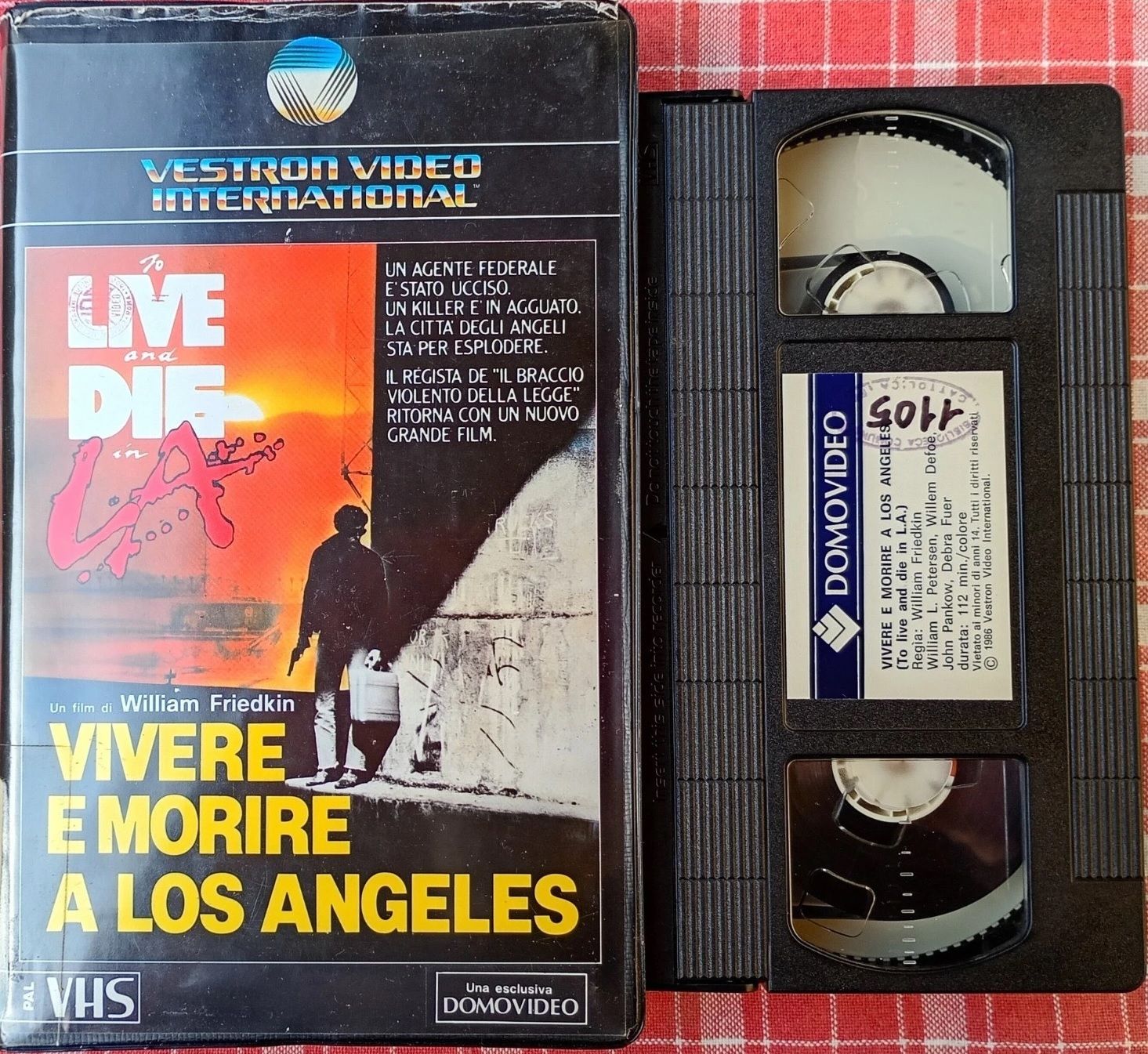 TeknoFilm - VHS – VIVERE E MORIRE A LOS ANGELES di William Friedkin (1985) - DOMOVIDEO TeknoFilm - VHS – VIVERE E MORIRE A LOS ANGELES di William Friedkin (1985) - DOMOVIDEO