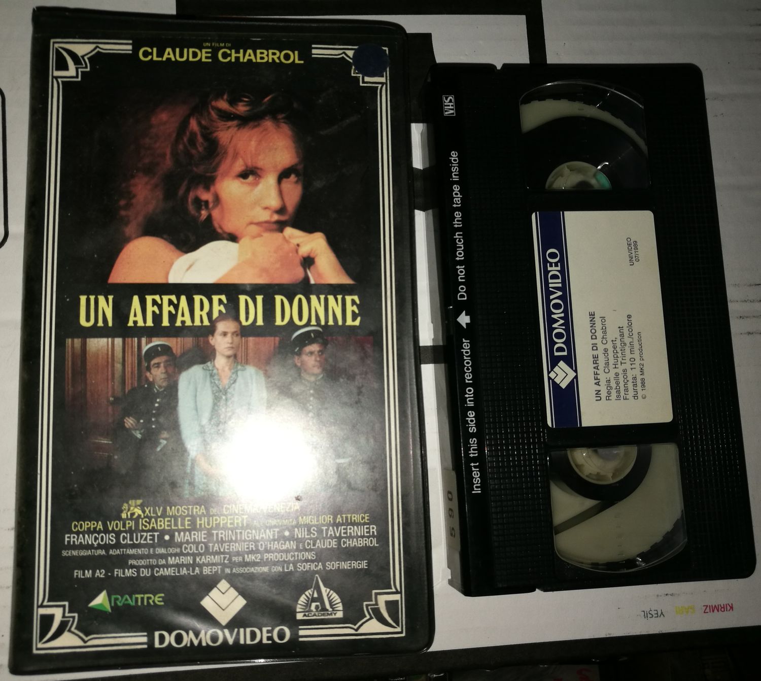 TeknoFilm - VHS – UN AFFARE DI DONNE di Claude Chabrol (1988) - DOMOVIDEO TeknoFilm - VHS – UN AFFARE DI DONNE di Claude Chabrol (1988) - DOMOVIDEO