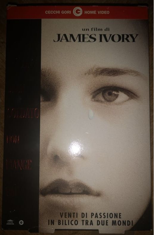 TeknoFilm - VHS – LA FIGLIA DI UN SOLDATO NON PIANGE MAI di James Ivory (1998) - CECCHI GORI HOME VIDEO TeknoFilm - VHS – LA FIGLIA DI UN SOLDATO NON PIANGE MAI di James Ivory (1998) - CECCHI GORI HOME VIDEO