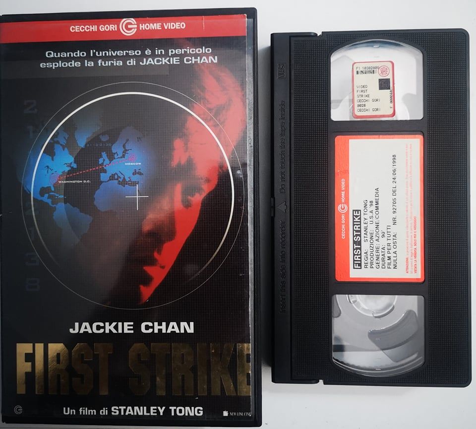 TeknoFilm - VHS (Copertina tagliata) – FIRST STRIKE di Stanley Tong (1998) - CECCHI GORI HOME VIDEO TeknoFilm - VHS (Copertina tagliata) – FIRST STRIKE di Stanley Tong (1998) - CECCHI GORI HOME VIDEO