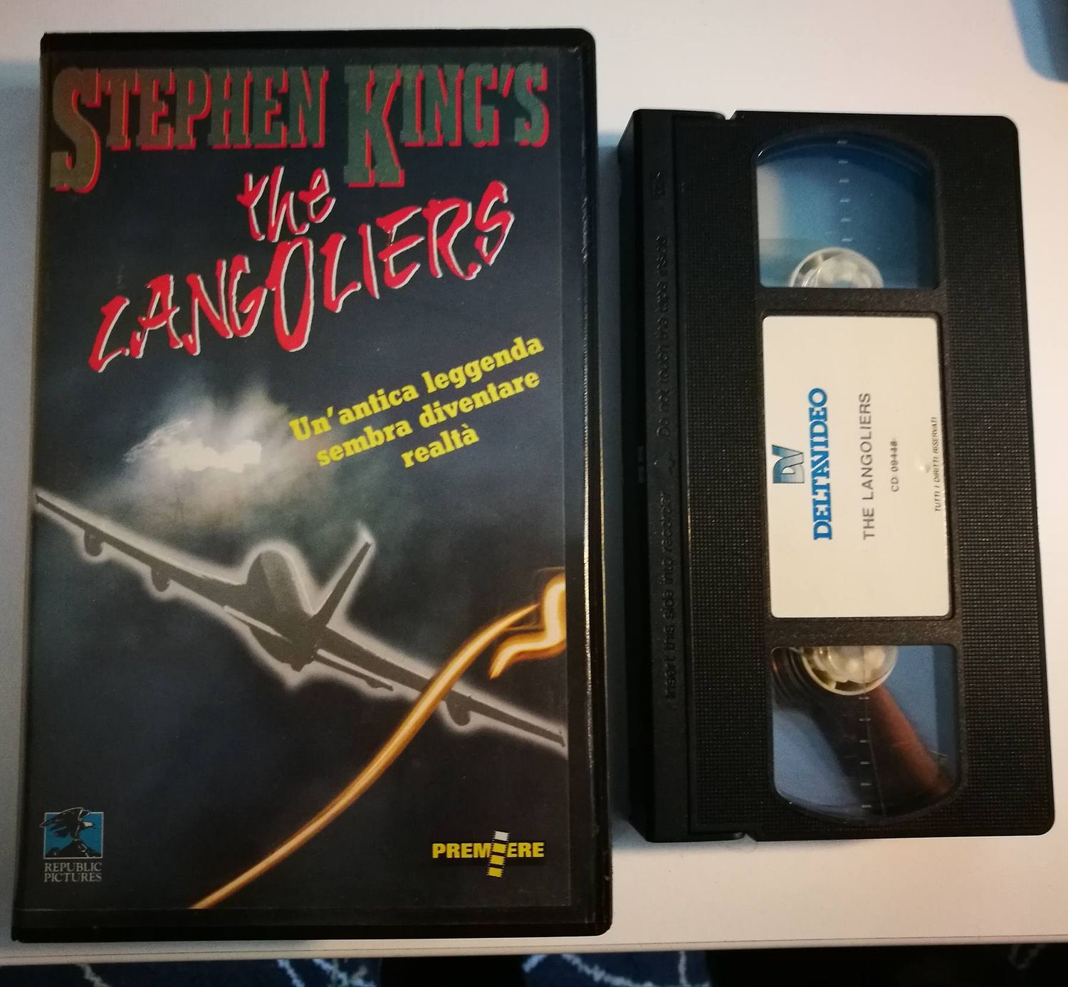 TeknoFilm - VHS – THE LANGOLIERS - I LANGOLIERI di Tom Holland (1995) - DELTAVIDEO TeknoFilm - VHS – THE LANGOLIERS - I LANGOLIERI di Tom Holland (1995) - DELTAVIDEO