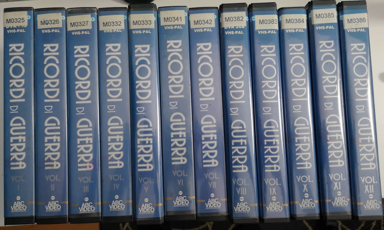 TeknoFilm - 12 VHS – RICORDI DI GUERRA di Dan Curtis (1988) - DELTAVIDEO (INEDITO IN DVD) TeknoFilm - 12 VHS – RICORDI DI GUERRA di Dan Curtis (1988) - DELTAVIDEO (INEDITO IN DVD)