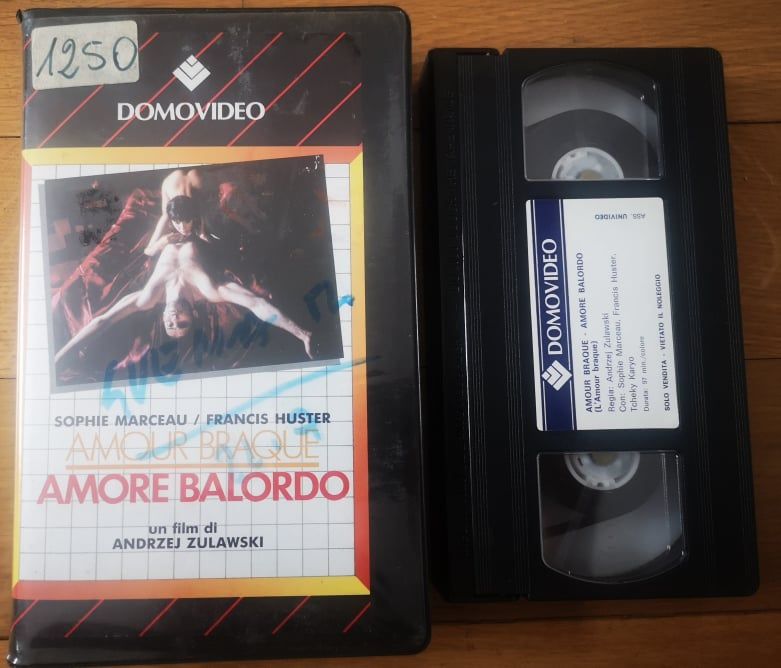 TeknoFilm - VHS – AMORE BALORDO di Andrzej Zulawski (1985) - DOMOVIDEO (INEDITO IN DVD) TeknoFilm - VHS – AMORE BALORDO di Andrzej Zulawski (1985) - DOMOVIDEO (INEDITO IN DVD)