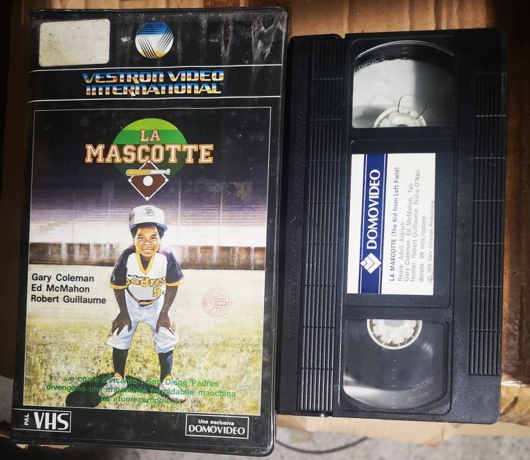 TeknoFilm - VHS – LA MASCOTTE di Adell Aldrich (1979) - DOMOVIDEO (INEDITO IN DVD) TeknoFilm - VHS – LA MASCOTTE di Adell Aldrich (1979) - DOMOVIDEO (INEDITO IN DVD)