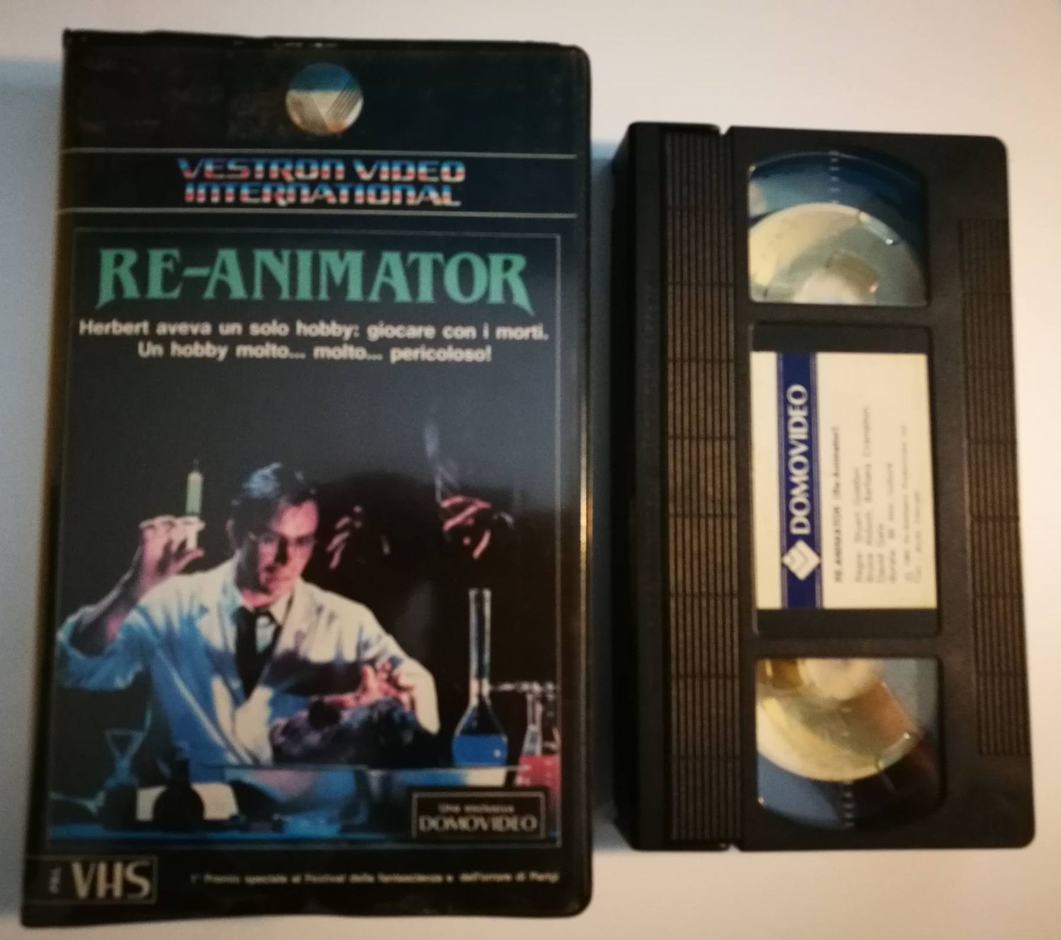 TeknoFilm - 2 VHS – RE ANIMATOR e RE ANIMATOR 2 di Stuart Gordon e Brian Yuzna (1985) - DOMOVIDEO/PENTA VIDEO TeknoFilm - 2 VHS – RE ANIMATOR e RE ANIMATOR 2 di Stuart Gordon e Brian Yuzna (1985) - DOMOVIDEO/PENTA VIDEO