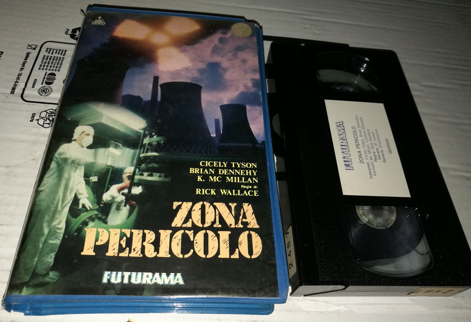 TeknoFilm - VHS – ZONA PERICOLO di Rick Wallace (1985) - FUTURAMA (INEDITO IN DVD) TeknoFilm - VHS – ZONA PERICOLO di Rick Wallace (1985) - FUTURAMA (INEDITO IN DVD)