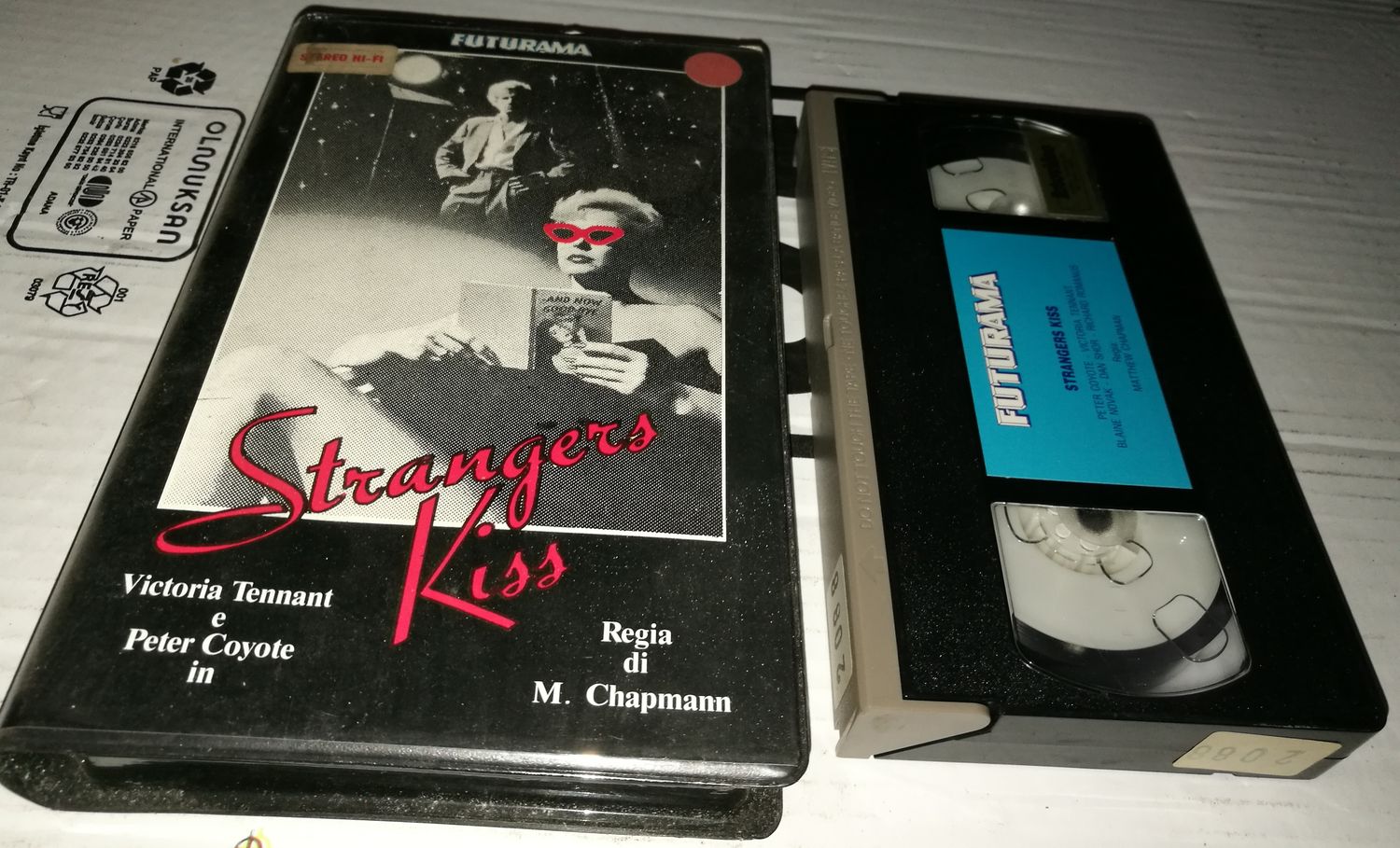 TeknoFilm - VHS – IL BACIO DI UNO SCONOSCIUTO - STRANGERS KISS di Matthew Chapman (1983) - FUTURAMA TeknoFilm - VHS – IL BACIO DI UNO SCONOSCIUTO - STRANGERS KISS di Matthew Chapman (1983) - FUTURAMA