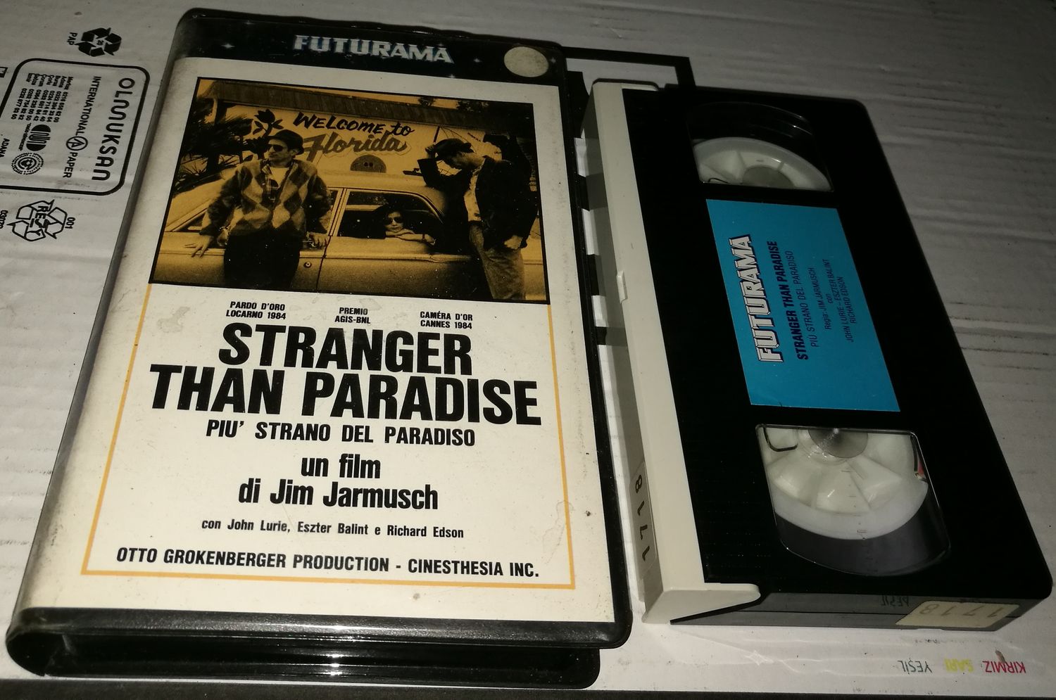 TeknoFilm - VHS – STRANGER THAN PARADISE - PIU' STRANO DEL PARADISO di Jim Jarmusch (1984) - FUTURAMA TeknoFilm - VHS – STRANGER THAN PARADISE - PIU' STRANO DEL PARADISO di Jim Jarmusch (1984) - FUTURAMA
