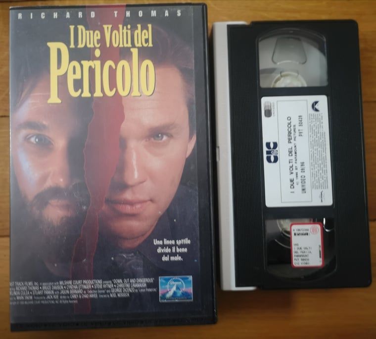 TeknoFilm - VHS – I DUE VOLTI DEL PERICOLO di Noel Nosseck (1995) - CIC (INEDITO IN DVD) TeknoFilm - VHS – I DUE VOLTI DEL PERICOLO di Noel Nosseck (1995) - CIC (INEDITO IN DVD)