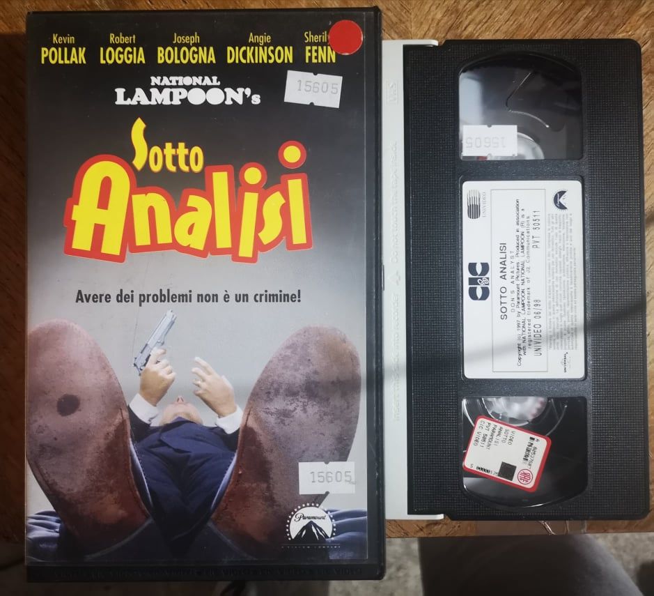 TeknoFilm - VHS – NATIONAL LAMPOON'S - SOTTO ANALISI di David Jablin (1997) - CIC (INEDITO IN DVD) TeknoFilm - VHS – NATIONAL LAMPOON'S - SOTTO ANALISI di David Jablin (1997) - CIC (INEDITO IN DVD)