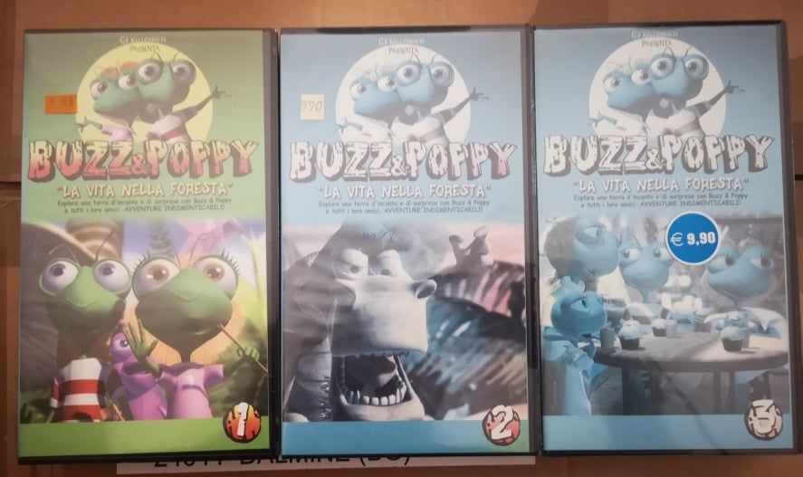 TeknoFilm – 3 VHS – (21 Episodi) BUZZ & POPPY - LA VITA NELLA FORESTA Volume 1 - 2 - 3 (1998) - WARNER BROS TeknoFilm – 3 VHS – (21 Episodi) BUZZ & POPPY - LA VITA NELLA FORESTA Volume 1 - 2 - 3 (1998) - WARNER BROS