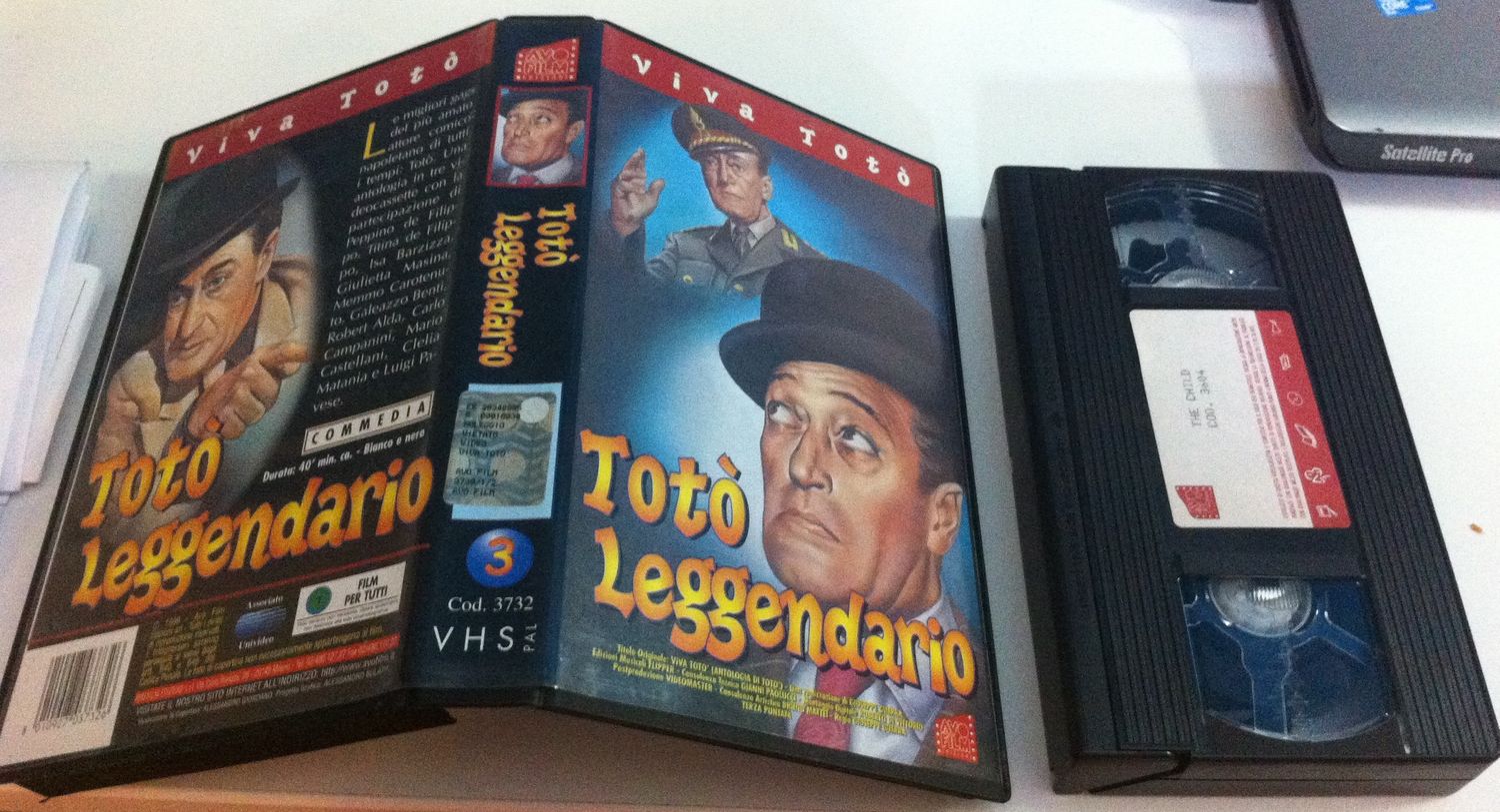 TeknoFilm - VHS – VIVA TOTO' Volume 3 - TOTO' LEGGENDARIO (1999) - AVOFILM (INEDITO IN DVD) TeknoFilm - VHS – VIVA TOTO' Volume 3 - TOTO' LEGGENDARIO (1999) - AVOFILM (INEDITO IN DVD)