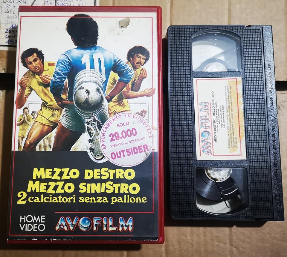 TeknoFilm - VHS - MEZZO DESTRO MEZZO SINISTRO - DUE CALCIATORI SENZA PALLONE di Sergio Martino (1985) - AVOFILM TeknoFilm - VHS - MEZZO DESTRO MEZZO SINISTRO - DUE CALCIATORI SENZA PALLONE di Sergio Martino (1985) - AVOFILM