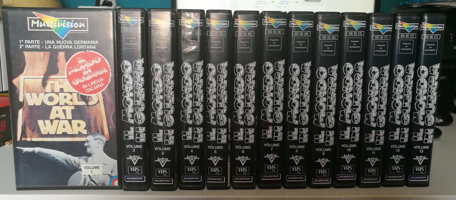 TeknoFilm – 13 VHS – IL MONDO IN GUERRA - THE WORLD AT WAR Opera completa 26 Episodi - Narrato da: Laurence Olivier (1973) - MULTIVISION (INEDITO IN DVD) TeknoFilm – 13 VHS – IL MONDO IN GUERRA - THE WORLD AT WAR Opera completa 26 Episodi - Narrato da: Laurence Olivier (1973) - MULTIVISION (INEDITO IN DVD)