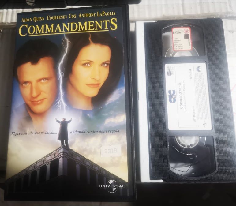 TeknoFilm - VHS – COMMANDMENTS di Daniel Taplitz (1997) - CIC (INEDITO IN DVD) TeknoFilm - VHS – COMMANDMENTS di Daniel Taplitz (1997) - CIC (INEDITO IN DVD)