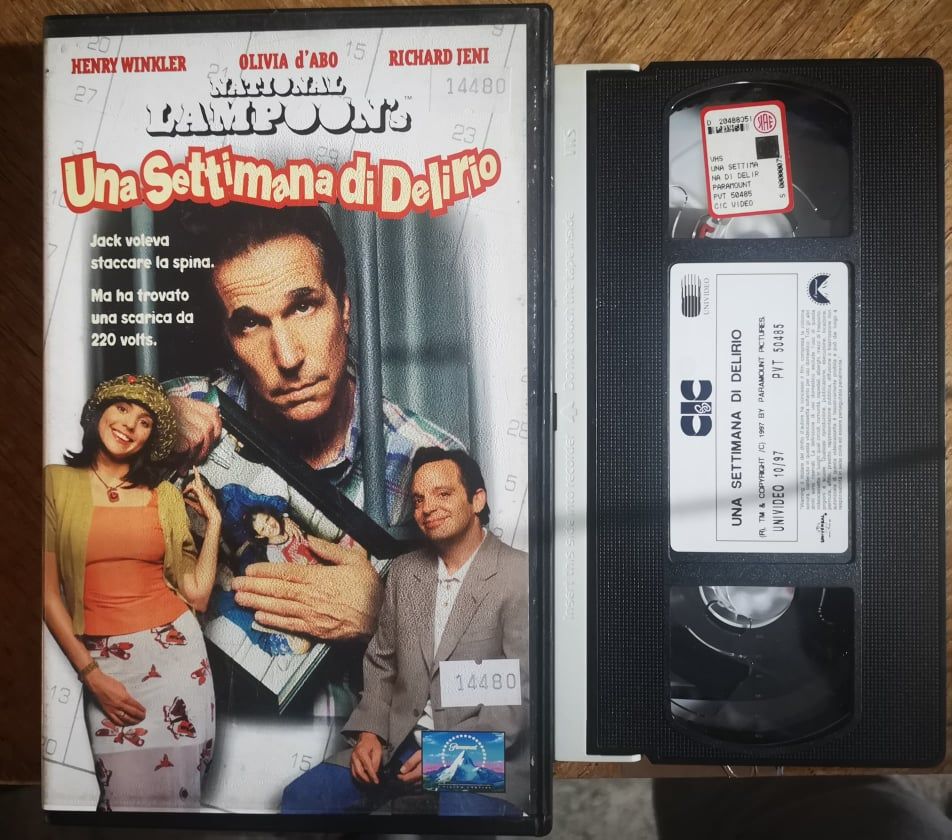 TeknoFilm - VHS – NATIONAL LAMPOON'S - UNA SETTIMANA DI DELIRIO di Neal Israel (1997) - CIC (INEDITO IN DVD) TeknoFilm - VHS – NATIONAL LAMPOON'S - UNA SETTIMANA DI DELIRIO di Neal Israel (1997) - CIC (INEDITO IN DVD)