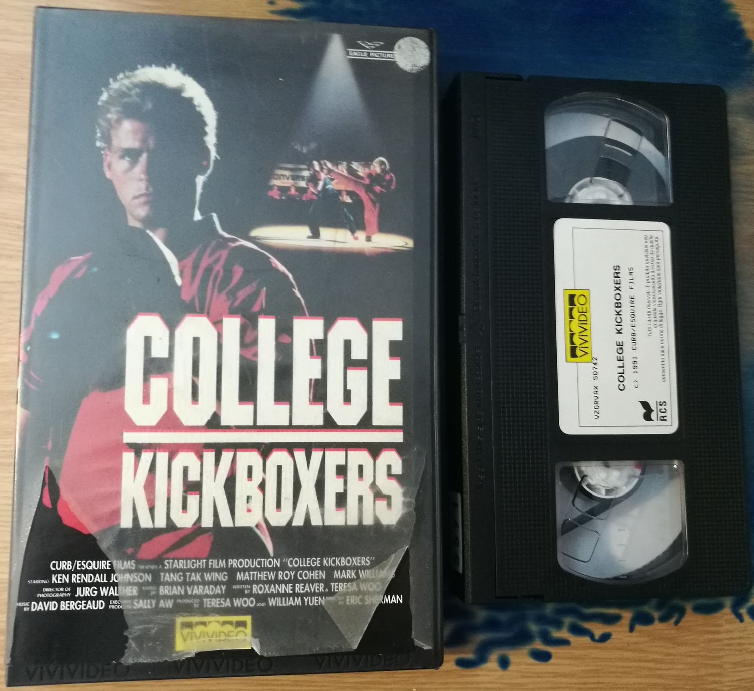 TeknoFilm – VHS – COLLEGE KICKBOXERS di Eric Sherman (1992) - VIVIVIDEO (INEDITO IN DVD) TeknoFilm – VHS – COLLEGE KICKBOXERS di Eric Sherman (1992) - VIVIVIDEO (INEDITO IN DVD)