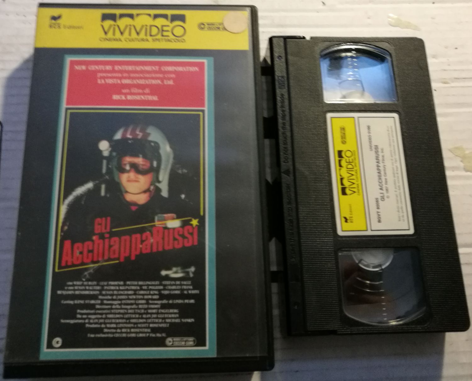 TeknoFilm – VHS – GLI ACCHIAPPARUSSI di Rick Rosenthal (1987) - VIVIVIDEO (INEDITO IN DVD) TeknoFilm – VHS – GLI ACCHIAPPARUSSI di Rick Rosenthal (1987) - VIVIVIDEO (INEDITO IN DVD)