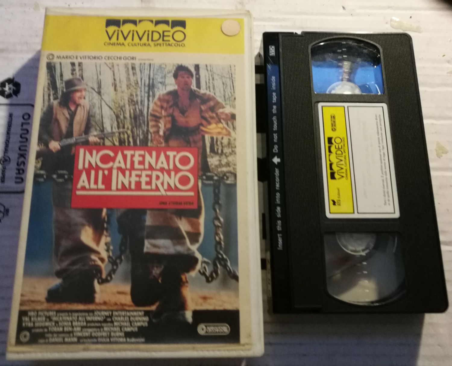 TeknoFilm – VHS – INCATENATO ALL'INFERNO di Daniel Mann (1987) - VIVIVIDEO (INEDITO IN DVD) TeknoFilm – VHS – INCATENATO ALL'INFERNO di Daniel Mann (1987) - VIVIVIDEO (INEDITO IN DVD)