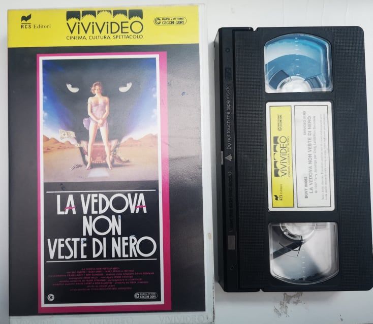 TeknoFilm – VHS – LA VEDOVA NON VESTE DI NERO di Craig Lahiff (1987) - VIVIVIDEO (INEDITO IN DVD) TeknoFilm – VHS – LA VEDOVA NON VESTE DI NERO di Craig Lahiff (1987) - VIVIVIDEO (INEDITO IN DVD)