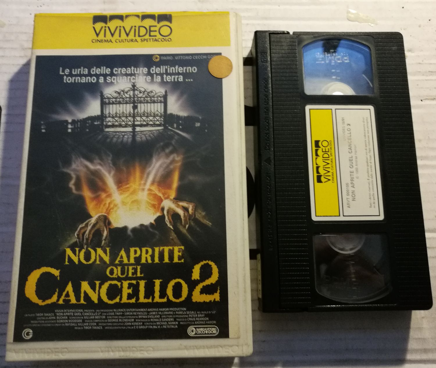 TeknoFilm – VHS – NON APRITE QUEL CANCELLO 2 di Tibor Takács (1989) - VIVIVIDEO (INEDITO IN DVD) TeknoFilm – VHS – NON APRITE QUEL CANCELLO 2 di Tibor Takács (1989) - VIVIVIDEO (INEDITO IN DVD)