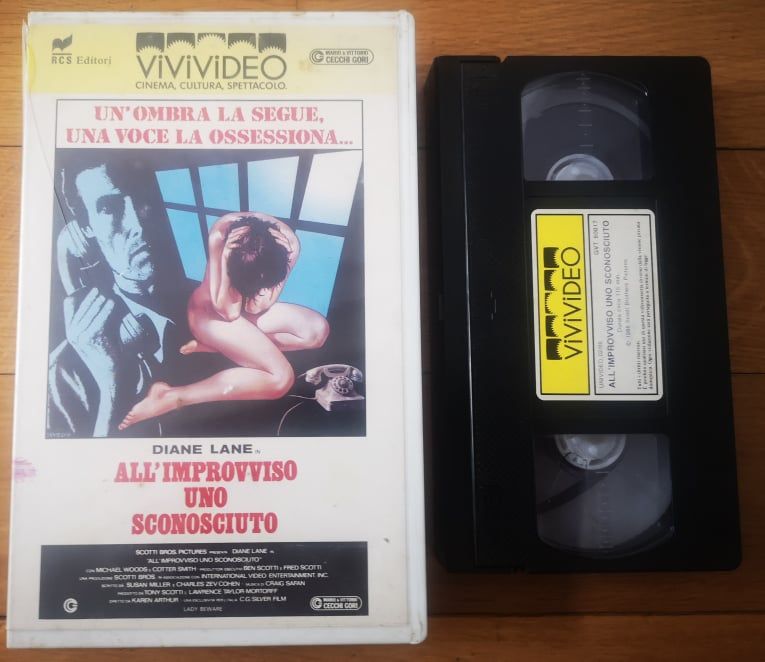 TeknoFilm – VHS – ALL'IMPROVVISO UNO SCONOSCIUTO di Karen Arthur (1987) - VIVIVIDEO (INEDITO IN DVD) TeknoFilm – VHS – ALL'IMPROVVISO UNO SCONOSCIUTO di Karen Arthur (1987) - VIVIVIDEO (INEDITO IN DVD)