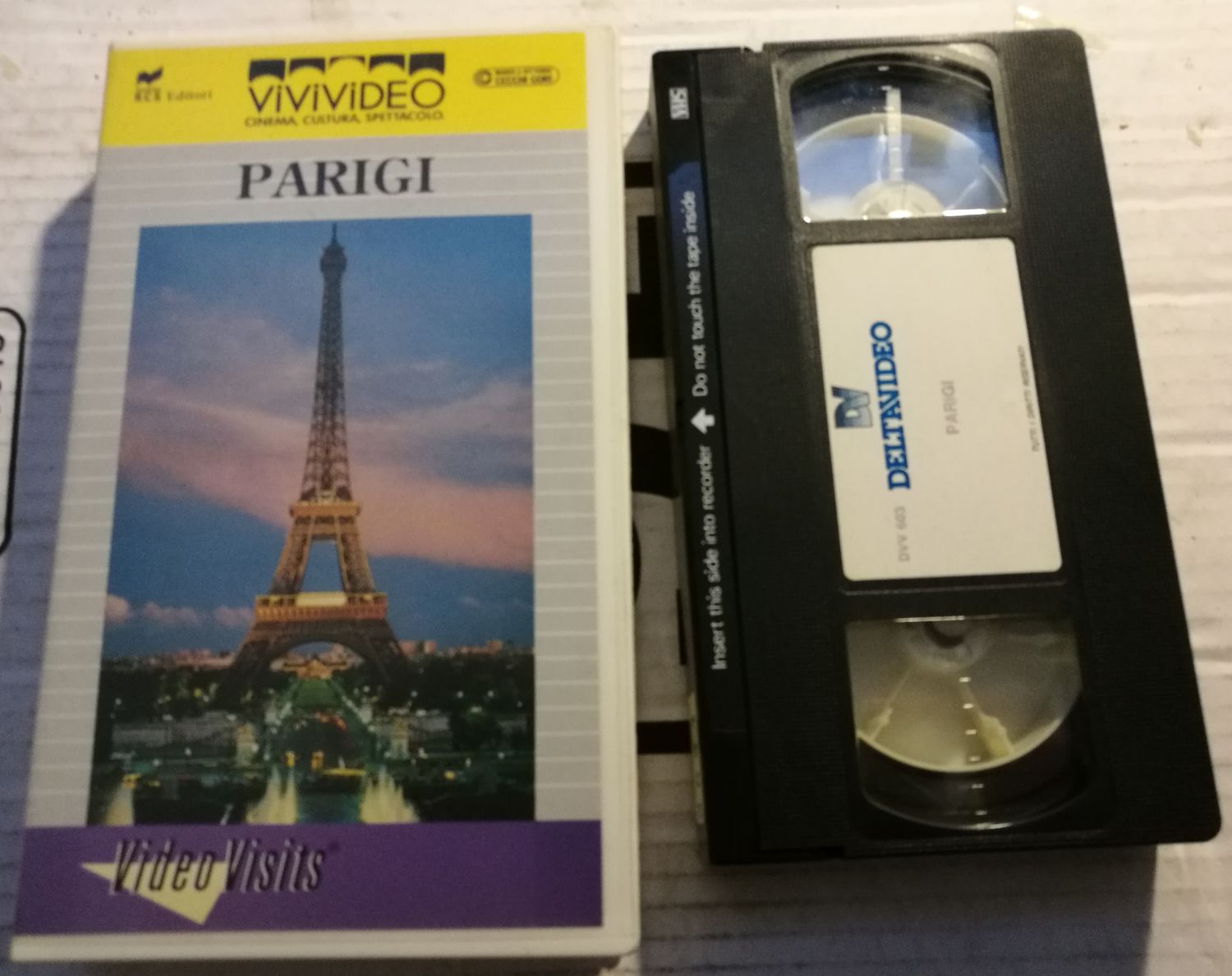 TeknoFilm – VHS – DOCUMENTARIO - PARIGI (1990) - VIVIVIDEO (INEDITO IN DVD) TeknoFilm – VHS – DOCUMENTARIO - PARIGI (1990) - VIVIVIDEO (INEDITO IN DVD)