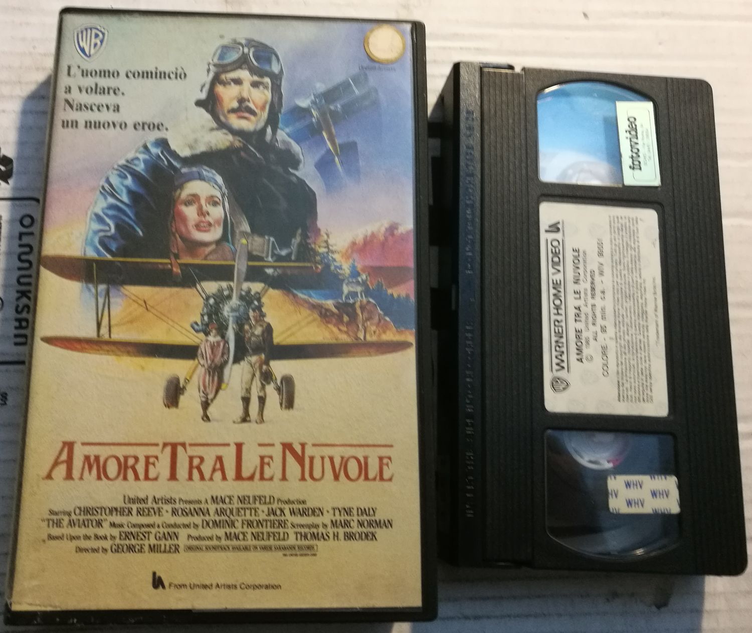 TeknoFilm – VHS – AMORE TRA LE NUVOLE di George Miller (1985) - WARNER BROS (INEDITO IN DVD) TeknoFilm – VHS – AMORE TRA LE NUVOLE di George Miller (1985) - WARNER BROS (INEDITO IN DVD)