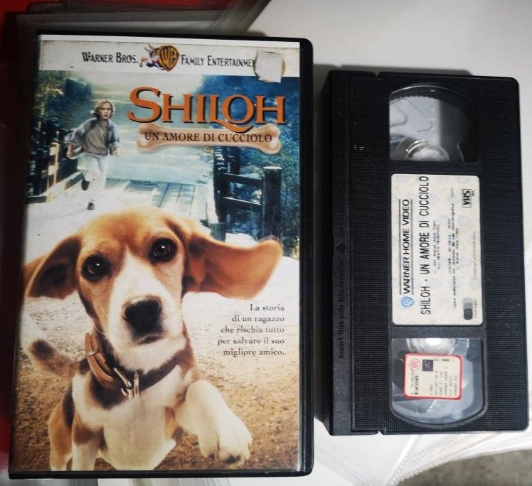 TeknoFilm – VHS – SHILOH - UN AMORE DI CUCCIOLO di Dale Rosenbloom (1997) - WARNER BROS (INEDITO IN DVD) TeknoFilm – VHS – SHILOH - UN AMORE DI CUCCIOLO di Dale Rosenbloom (1997) - WARNER BROS (INEDITO IN DVD)