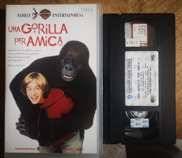 TeknoFilm – VHS – UNA GORILLA PER AMICO di John Gray (1995) - WARNER BROS (INEDITO IN DVD) TeknoFilm – VHS – UNA GORILLA PER AMICO di John Gray (1995) - WARNER BROS (INEDITO IN DVD)
