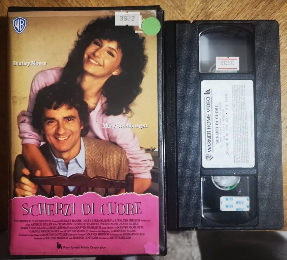 TeknoFilm – VHS – SCHERZI DI CUORE di Arthur Hiller (1983) - WARNER BROS (INEDITO IN DVD) TeknoFilm – VHS – SCHERZI DI CUORE di Arthur Hiller (1983) - WARNER BROS (INEDITO IN DVD)