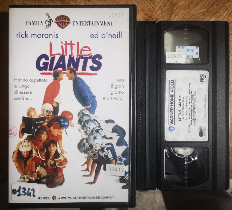 TeknoFilm – VHS – LITTLE GIANTS - PICCOLI CAMPIONI di Duwayne Dunham (1994) - WARNER BROS (INEDITO IN DVD) TeknoFilm – VHS – LITTLE GIANTS - PICCOLI CAMPIONI di Duwayne Dunham (1994) - WARNER BROS (INEDITO IN DVD)