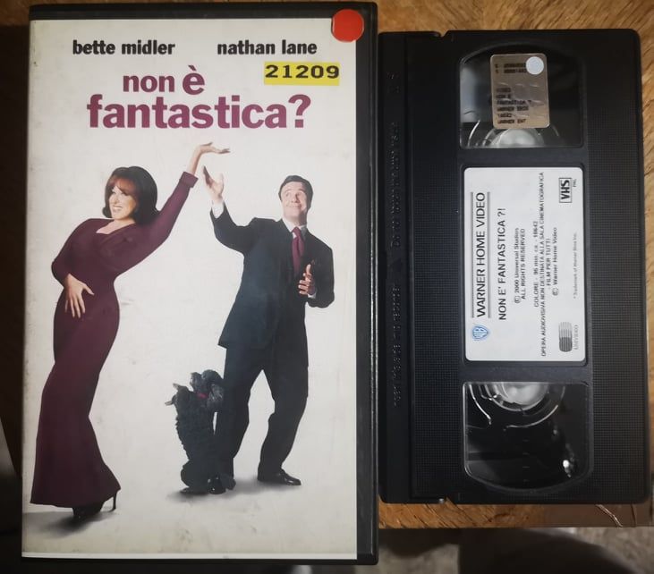 TeknoFilm – VHS – NON E' FANTASTICA? di Andrew Bergman (2000) - WARNER BROS (INEDITO IN DVD) TeknoFilm – VHS – NON E' FANTASTICA? di Andrew Bergman (2000) - WARNER BROS (INEDITO IN DVD)