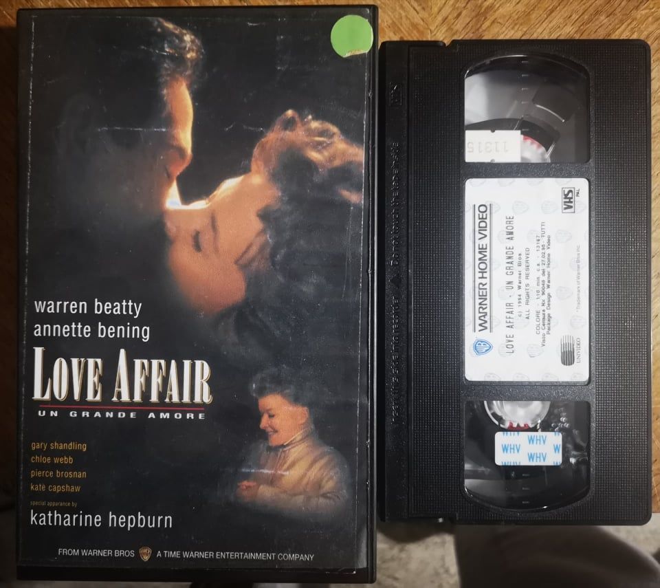 TeknoFilm – VHS – LOVE AFFAIR - UN GRANDE AMORE di Glenn Gordon Caron (1994) - WARNER BROS (INEDITO IN DVD) TeknoFilm – VHS – LOVE AFFAIR - UN GRANDE AMORE di Glenn Gordon Caron (1994) - WARNER BROS (INEDITO IN DVD)