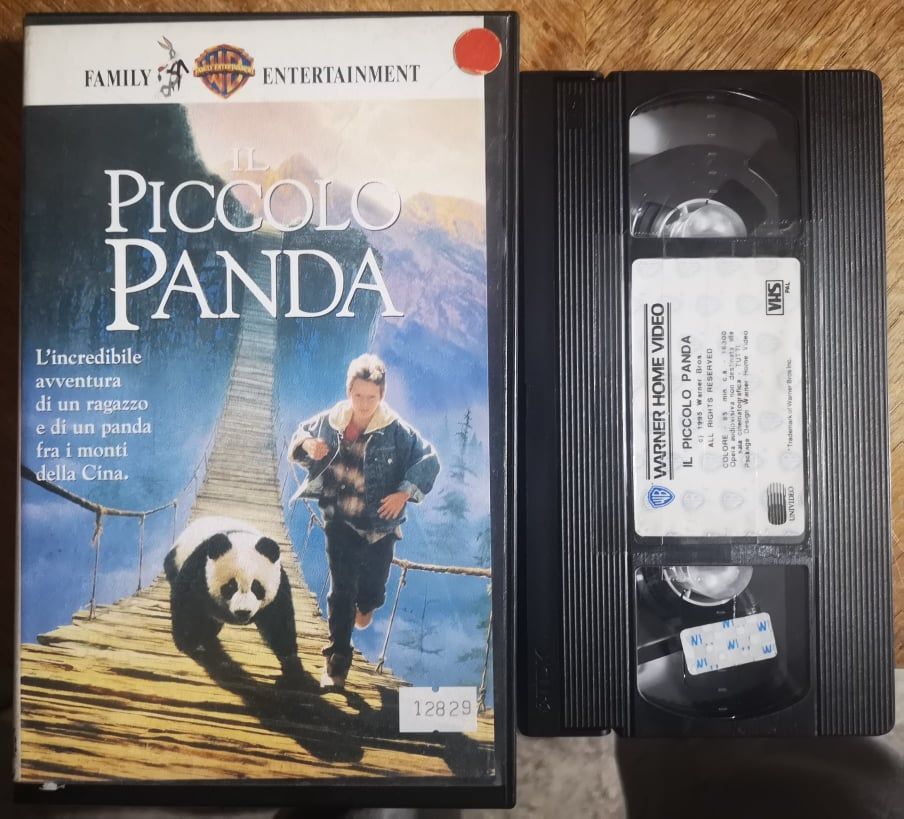 TeknoFilm – VHS – IL PICCOLO PANDA di Christopher Cain (1995) - WARNER BROS (INEDITO IN DVD) TeknoFilm – VHS – IL PICCOLO PANDA di Christopher Cain (1995) - WARNER BROS (INEDITO IN DVD)