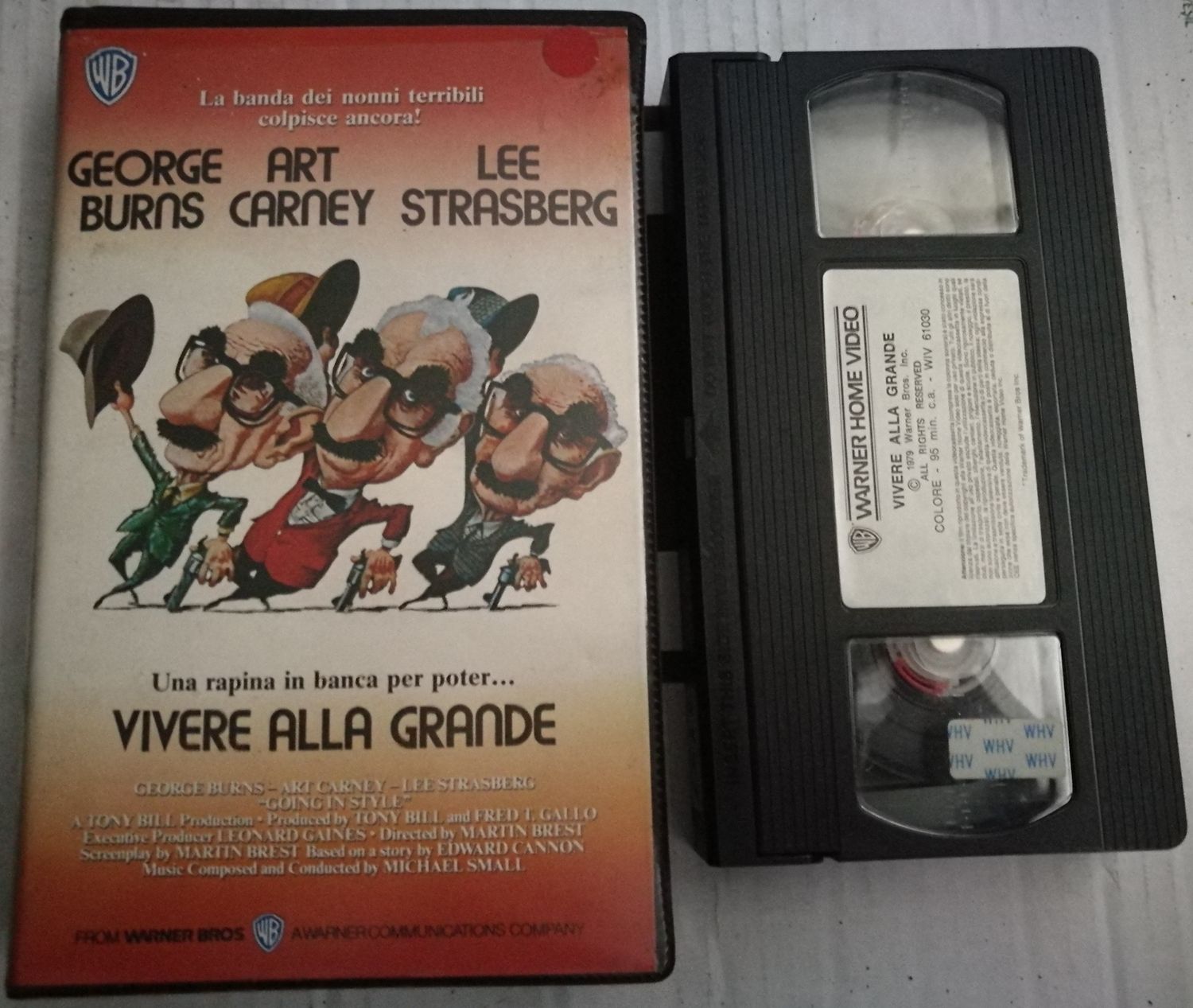 TeknoFilm – VHS – VIVERE ALLA GRANDE di Martin Brest (1979) - WARNER BROS (INEDITO IN DVD) TeknoFilm – VHS – VIVERE ALLA GRANDE di Martin Brest (1979) - WARNER BROS (INEDITO IN DVD)