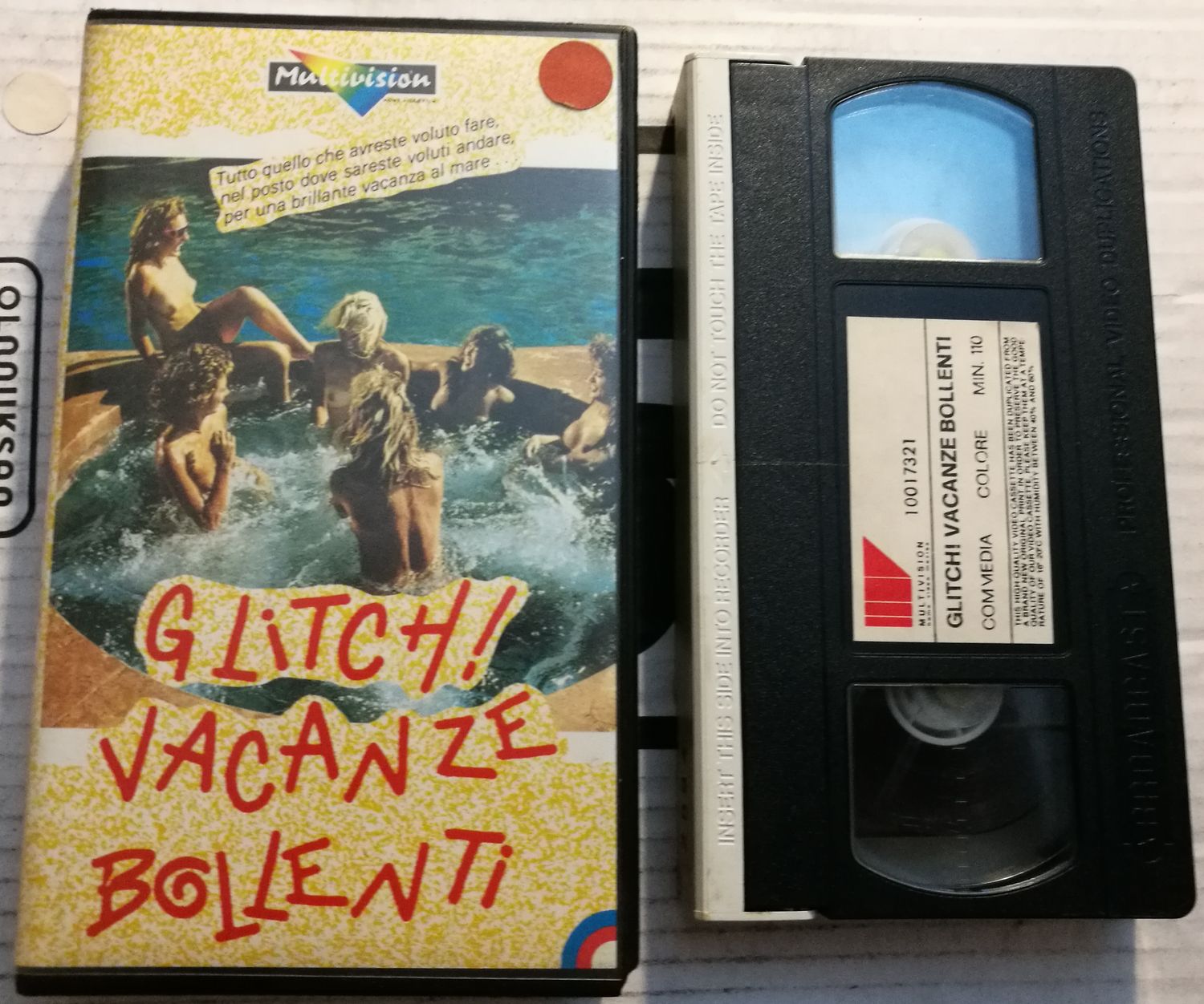 TeknoFilm – VHS – GLITCH! VACANZE BOLLENTI di Nico Mastorakis (1988) - MULTIVISION (INEDITO IN DVD) TeknoFilm – VHS – GLITCH! VACANZE BOLLENTI di Nico Mastorakis (1988) - MULTIVISION (INEDITO IN DVD)