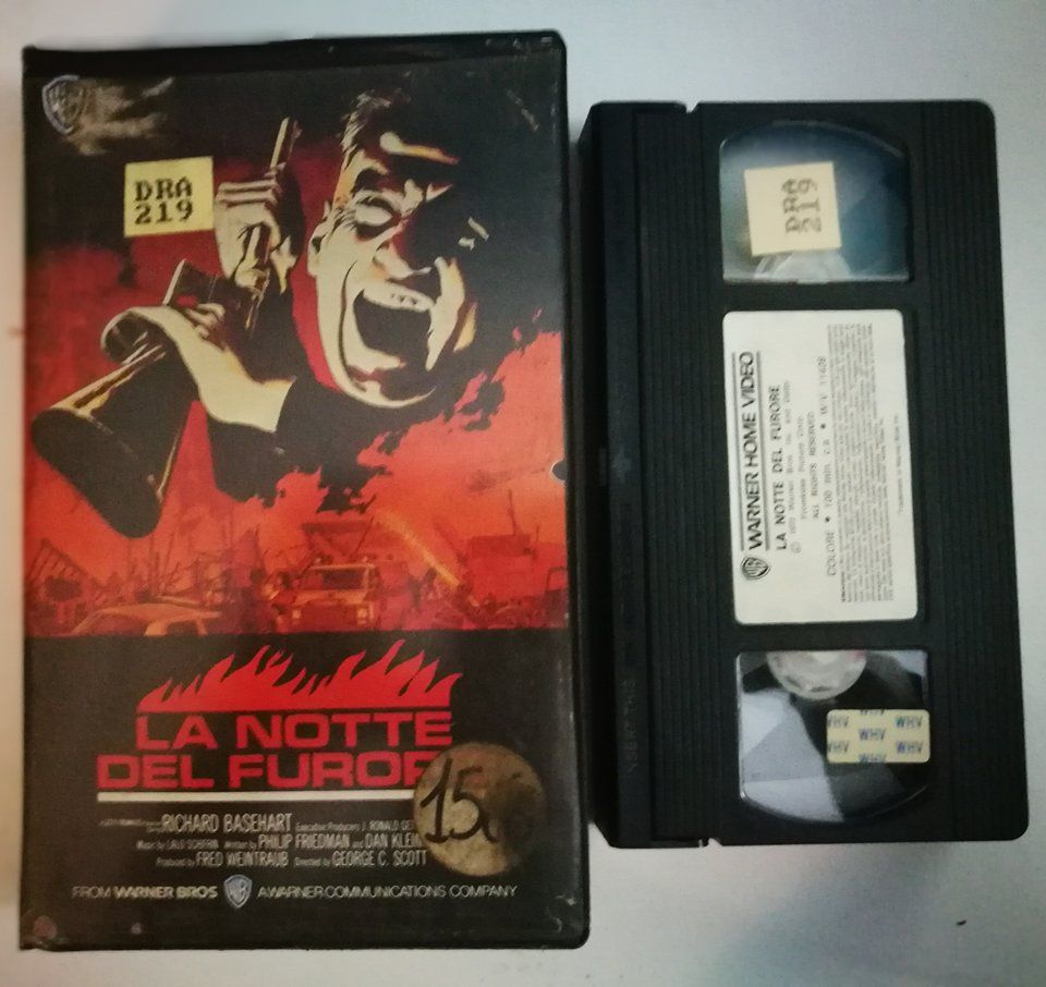 TeknoFilm – VHS – LA NOTTE DEL FURORE di George C. Scott (1972) - WARNER BROS TeknoFilm – VHS – LA NOTTE DEL FURORE di George C. Scott (1972) - WARNER BROS