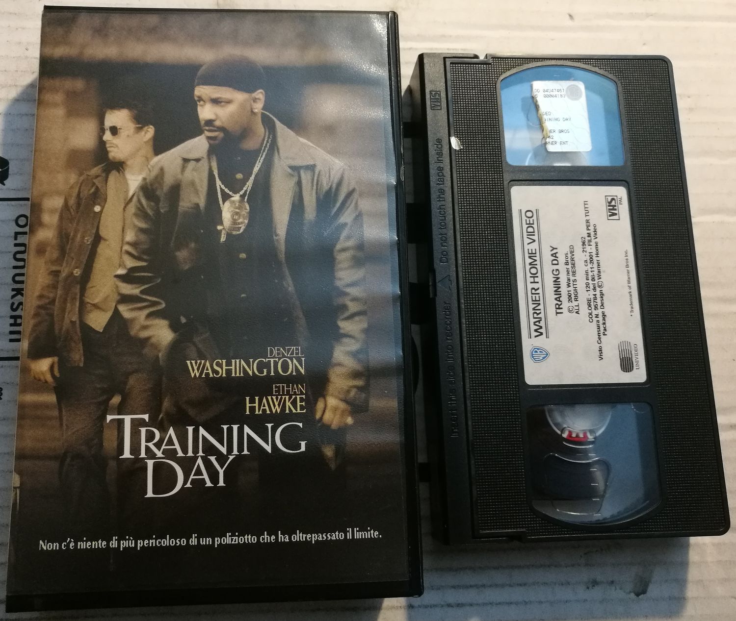 TeknoFilm – VHS – TRAINING DAY di Antoine Fuqua (2001) - WARNER BROS TeknoFilm – VHS – TRAINING DAY di Antoine Fuqua (2001) - WARNER BROS