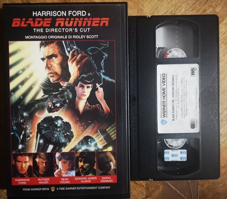 TeknoFilm – VHS – BLADE RUNNER - DIRECTOR'S CUT di Ridley Scott (1982) - WARNER BROS TeknoFilm – VHS – BLADE RUNNER - DIRECTOR'S CUT di Ridley Scott (1982) - WARNER BROS